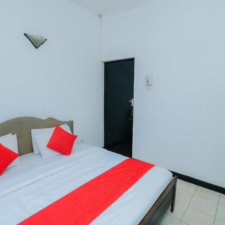 Oyo 479 Water Front Hotel Kandy Exterior foto