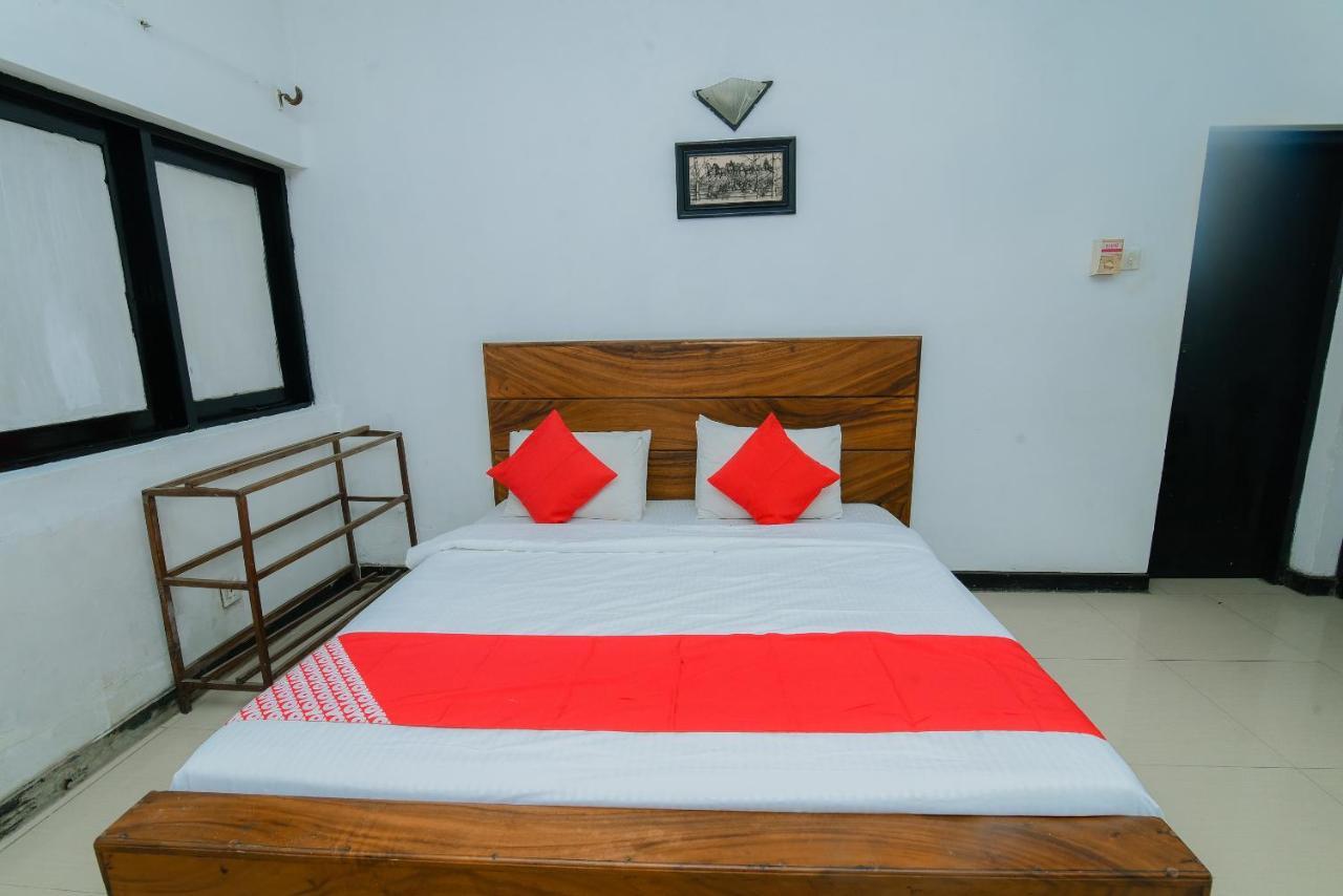 Oyo 479 Water Front Hotel Kandy Exterior foto