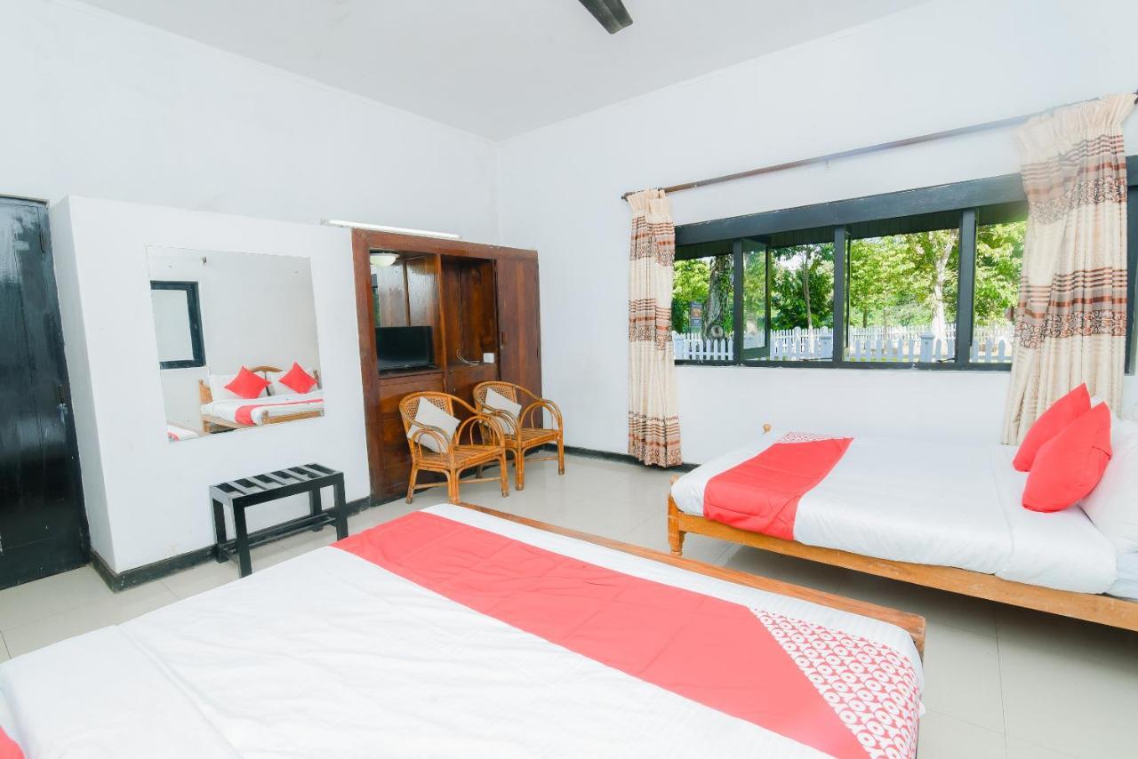 Oyo 479 Water Front Hotel Kandy Exterior foto