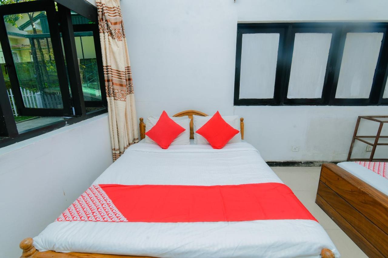 Oyo 479 Water Front Hotel Kandy Exterior foto