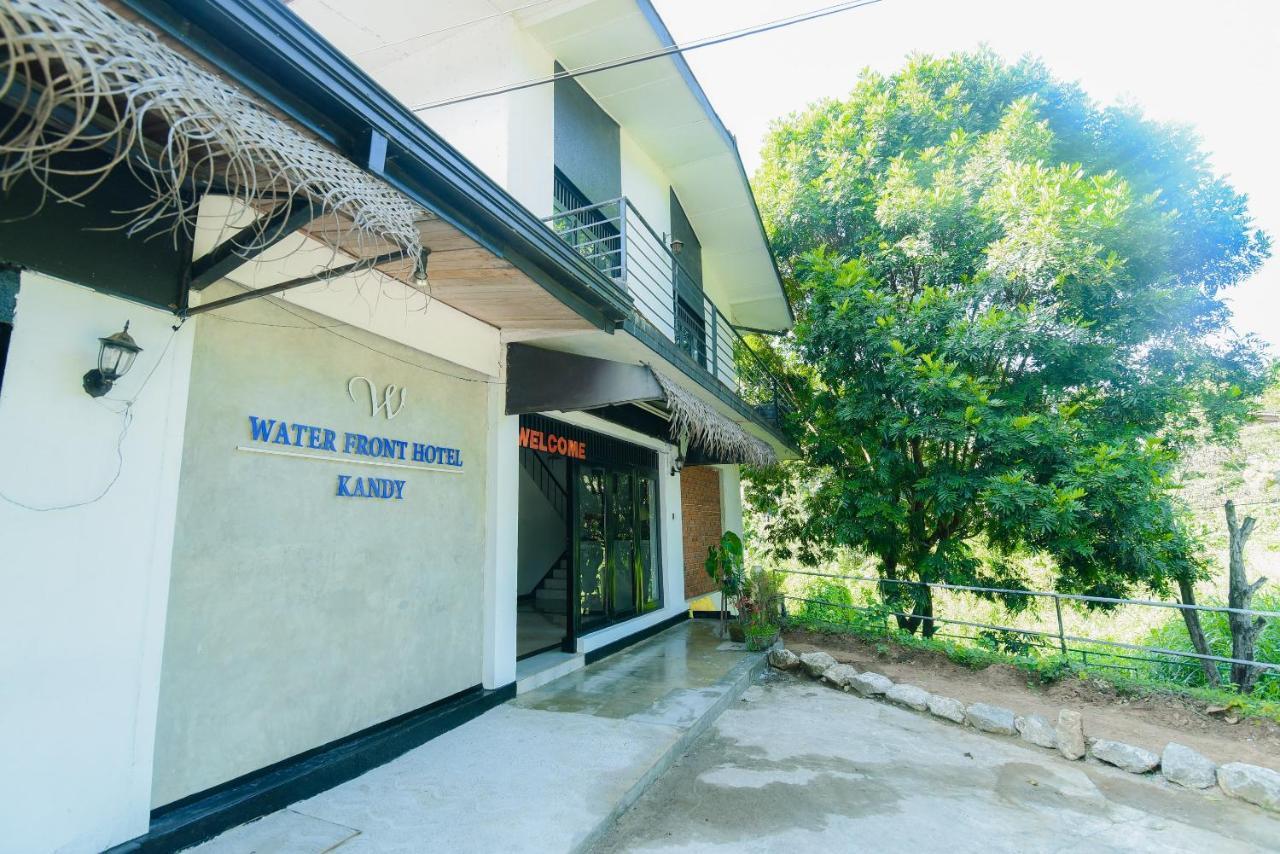 Oyo 479 Water Front Hotel Kandy Exterior foto